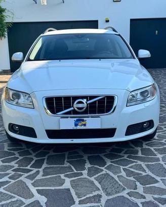 VOLVO V70 2.5 FT MOMENTUM AFV BI-FUEL benzina-meta