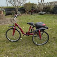 bicicletta a tre ruote per anziani oppure disabili