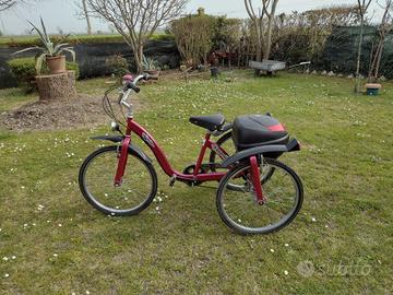 bicicletta a tre ruote per anziani oppure disabili