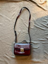 Borsa a tracolla bordeaux lucida elegante da sera