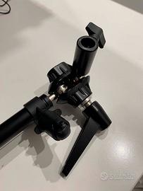 Supporto con snodo per pannelli riflettenti