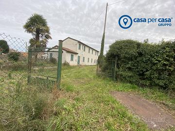 Villetta Indipendente con ampio giardino di circa