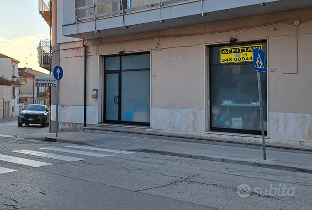 LOCALE COMMERCIALE 75 mq