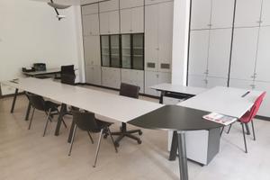 Negozio ufficio centro Montebelluna con posti auto