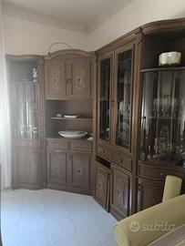 Soggiorno / sala da pranzo classica in legno