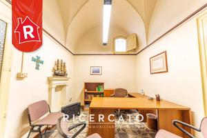 Casa indipendente di 320 m² con più di 5 locali e 