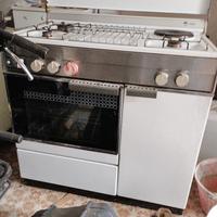 Cucina a gas e forno elettrico