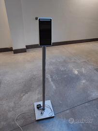 Termoscanner facciale su piantana