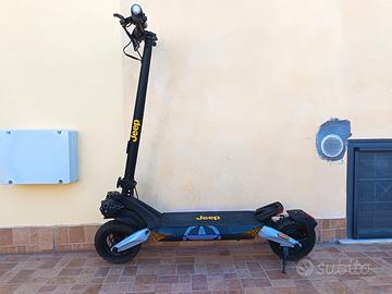 Monopattino elettrico Jeep JXP – pari al nuovo