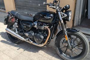 moto Triumph street twin