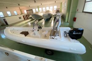 Gommone mariner 690+suzuki df115 33ore