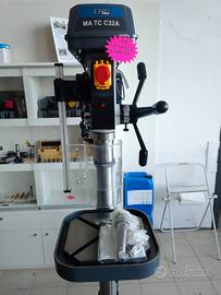 Trapano a colonna con capacità di foratura 32 mm