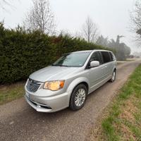 lancia voyager 2.8 crd prezzo 4900 euro