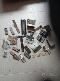 Cerniere particolari.