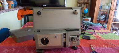 Proiettore per pellicole Super 8 in stile vintage.