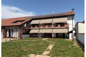 Casa indipendentemente con ampio cortile e garage