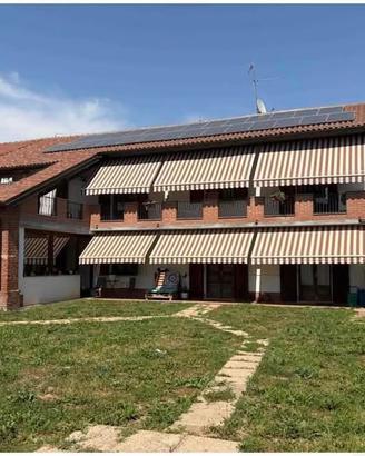Casa indipendentemente con ampio cortile e garage
