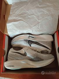 Scarpe sportive da corsa nike Nuove mai usate,