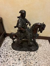 Statua. In bronzo