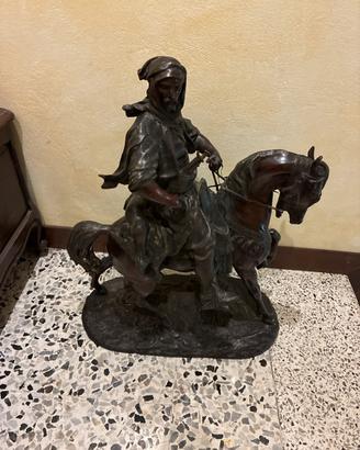 Statua. In bronzo
