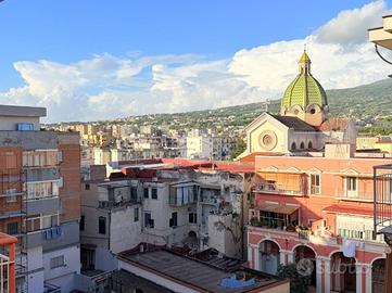 2 LOCALI A TORRE DEL GRECO