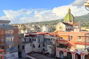 2 LOCALI A TORRE DEL GRECO