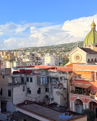 2 LOCALI A TORRE DEL GRECO