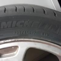 gomme piu cerchi in lega da 17 pollici  Audi.  