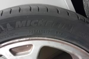 gomme piu cerchi in lega da 17 pollici  Audi.  