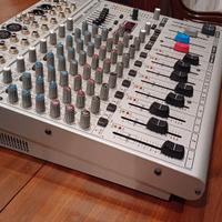 mixer Behringer