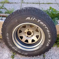 4 gomme 235/75 R15 M+S con cerchi acciaio