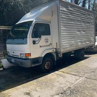 Nissan Cabstar con pedana