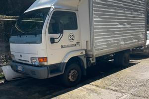 Nissan Cabstar con pedana