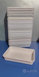 Contenitori grandi bianchi impilabili