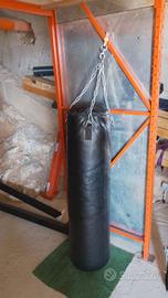Sacco da boxe completo di guantoni