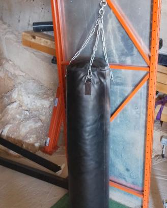 Sacco da boxe completo di guantoni
