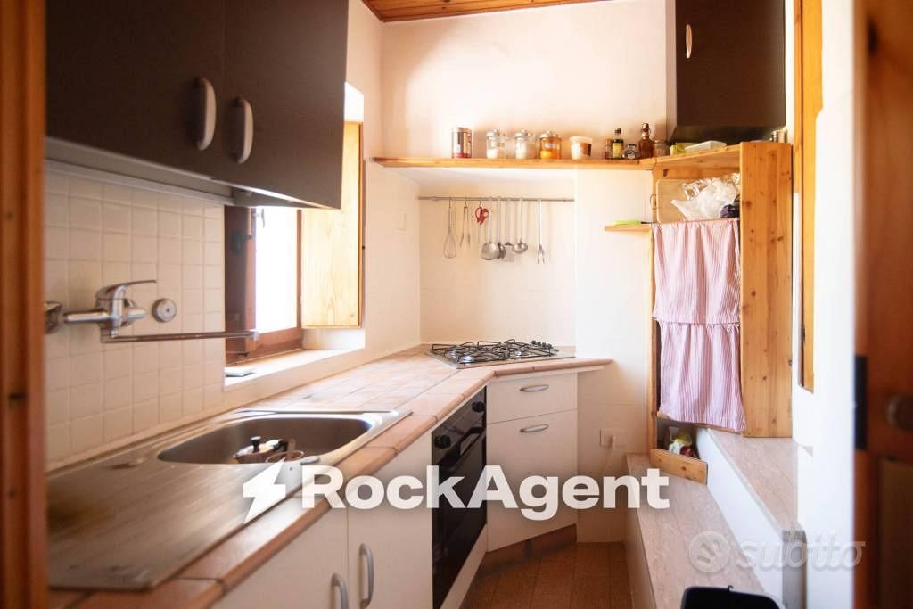 Rustico / Casale di 209 m² con più di 5 locali e b - Altro