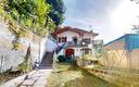 villa-unifamiliare-con-giardino-doppio-garage-e