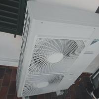 Unità esterna oer climatizzatore