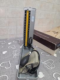 sphygmomanometro e fonendoscopio vintage