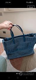 Borsa blu in rafia