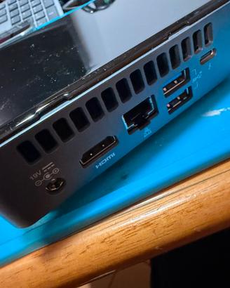 Intel nuc i5 8gb 500gb pc desktop