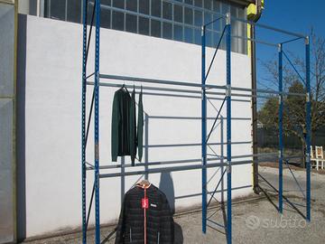 Scaffalatura appendi abiti