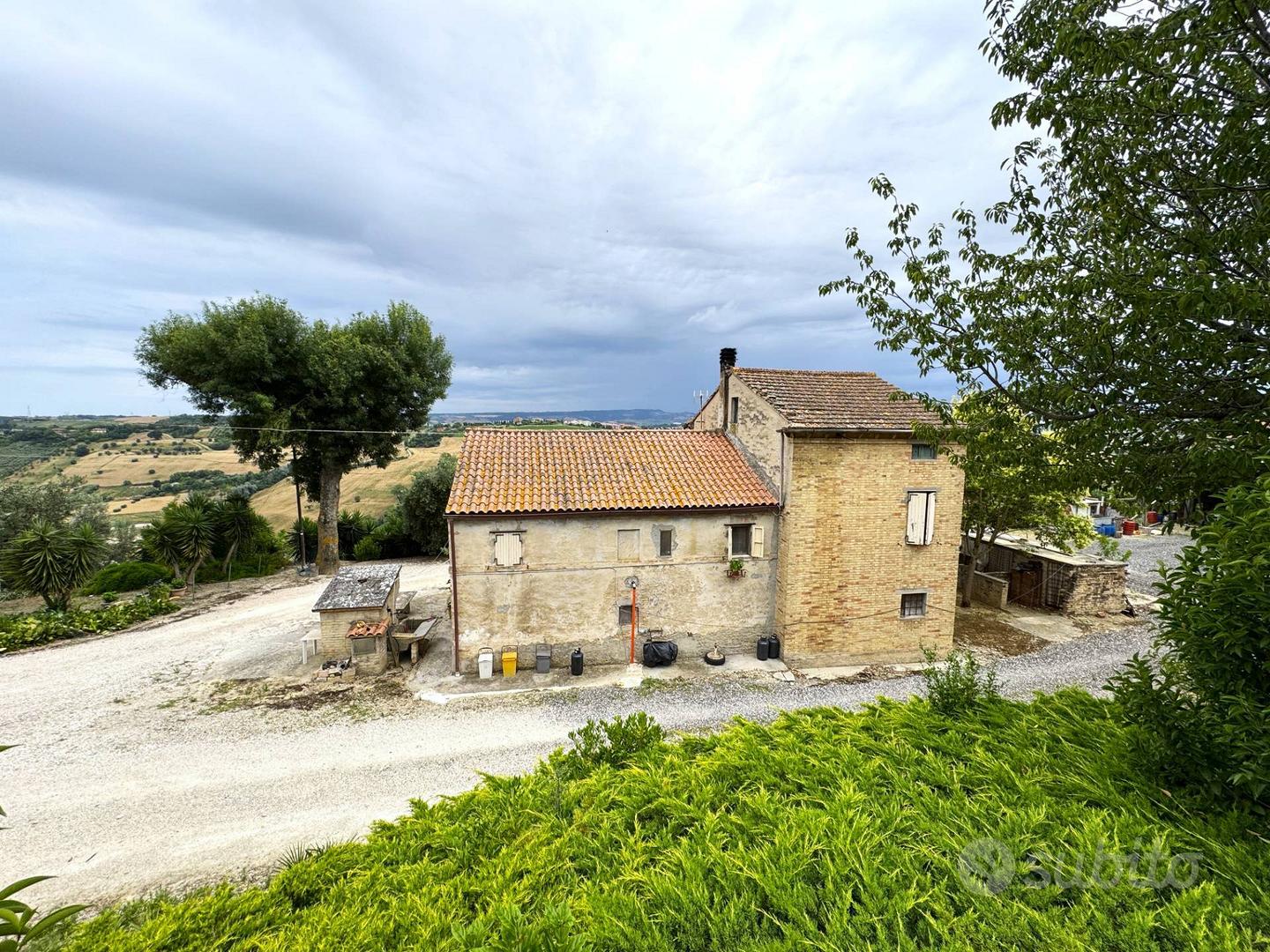 Casa Colonica con Terreno - Fermo - Vista 2