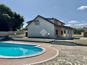 VILLA SINGOLA A SAN CESAREO