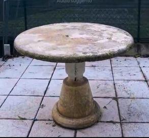 Tavolo da esterno in cemento