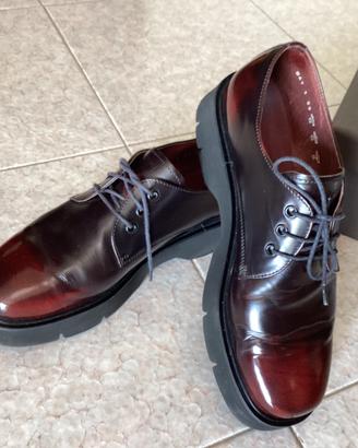 Scarpe con lacci