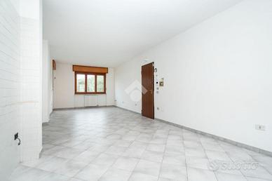 5 LOCALI A CASELLE TORINESE