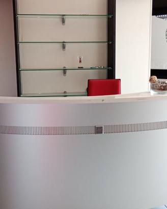 arredamento da  estetista con banco reception