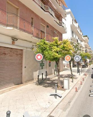 NEGOZIO a Vieste in Viale 24 Maggio 90